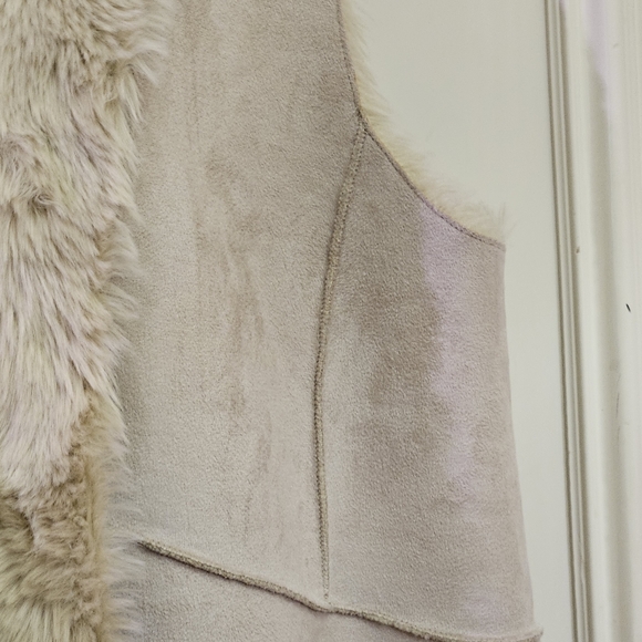 Loft (Ann Taylor Loft) Cream Faux Suede Faux Fur Trim & Lining Vest, Large - Picture 16 of 16